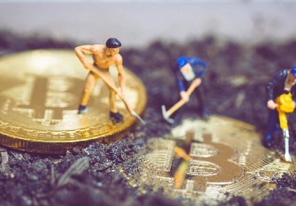 Понад 5500 криптомайнерів виходять з тіньової економіки, оскільки Росія легалізувала цей сектор