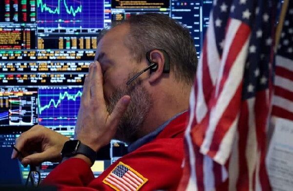 Криптовалюти, акції та метали падають на тлі широкого розпродажу ринку