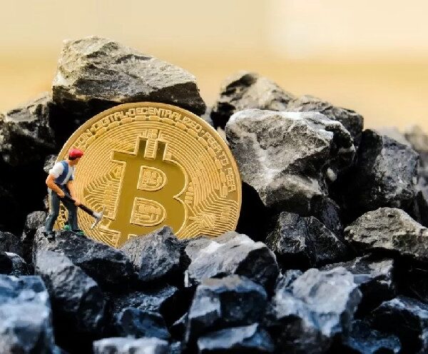 Компанії, що займаються майнінгом біткойнів, щодня переходять у…