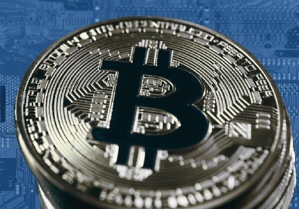 Майнери біткойнів звертаються до штучного інтелекту, оскільки халвінг&hellip;