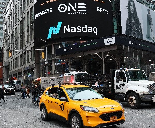 Отримання Nasdak схвалення SEC для перенесення акцій на блокчейн показує, як Уолл-стріт…