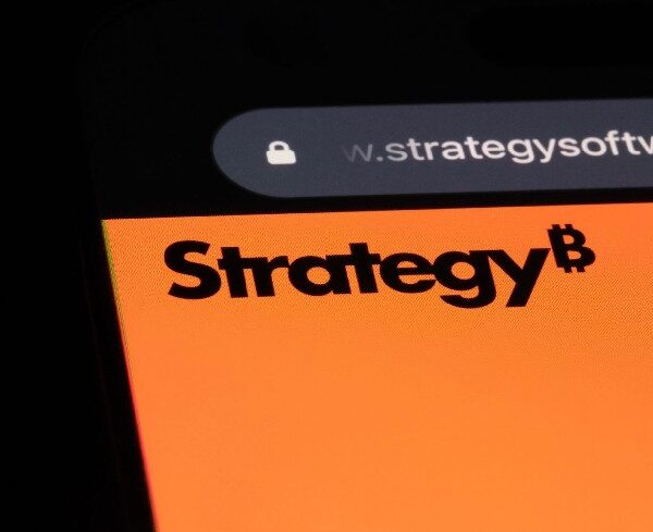 Аналітик встановлює цільову ціну акцій Strategy на тлі зростання біткойна