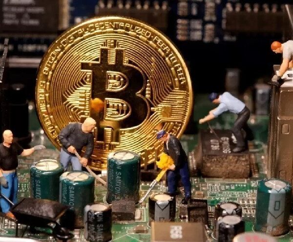 Складність майнінгу біткойнів значно знизилася — що це…