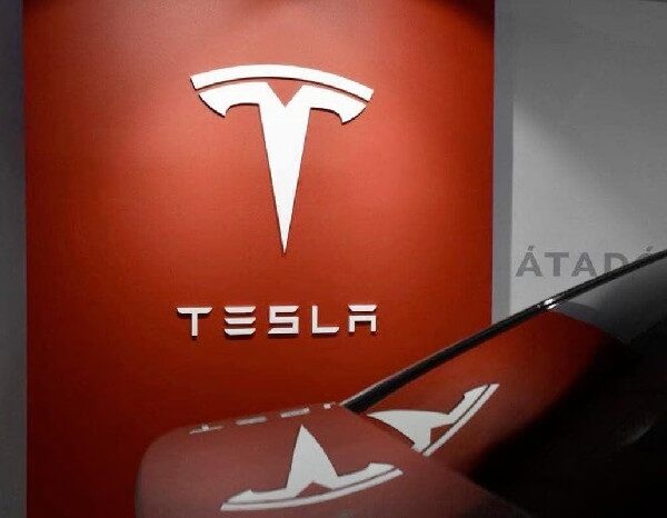 ChatGPT прогнозує ціну акцій Tesla після запуску Cybercab